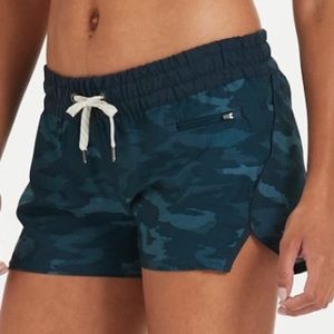 Vuori clementine shorts 💙 indigo camo size small